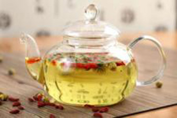 常坐办公室的人，要多喝枸杞菊花茶